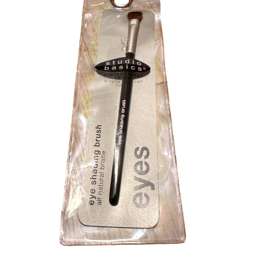 $3 BUNDLE ITEM NWT Studio Basics Eye Shading Brush All Natural Bristle